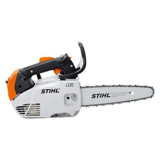 Vista lateral de la motosierra STIHL mostrando el motor 2-MIX y la empuñadura superior.