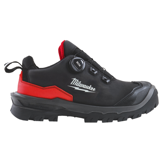 Detalle del dial de ajuste BOA y puntera de aluminio SHOCKSHIELD en zapato Milwaukee S3S.