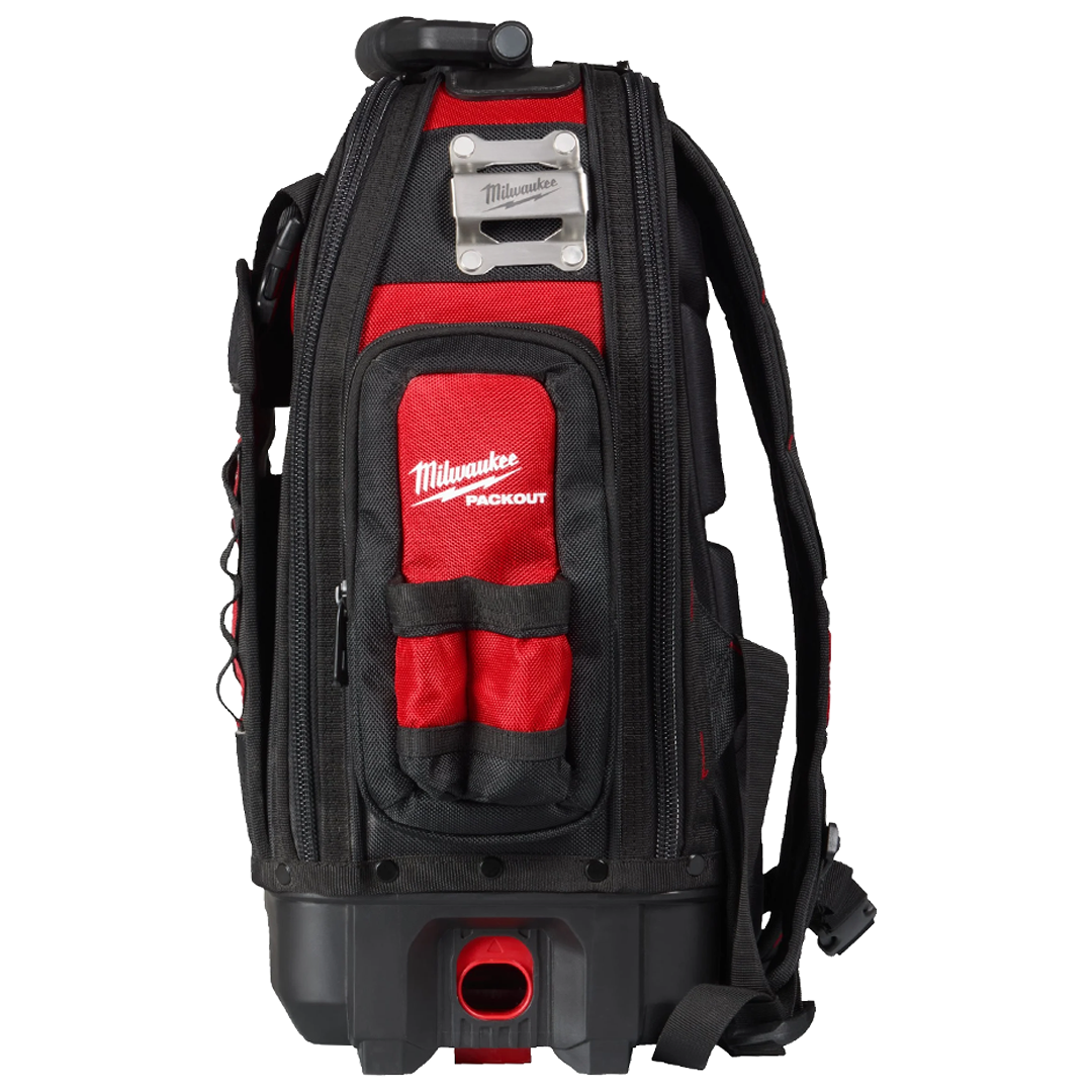 Mochila portaherramientas de tejido balistico Milwaukee PACKOUT con correas acolchadas.