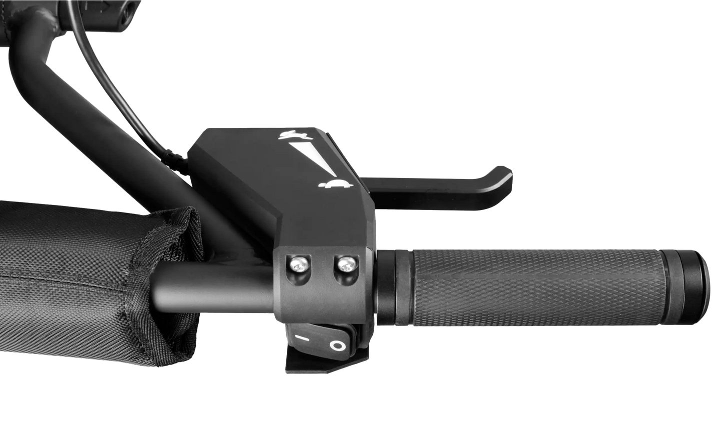 Detalle del acelerador ergonómico y selector de ángulo de la fratasadora Milwaukee