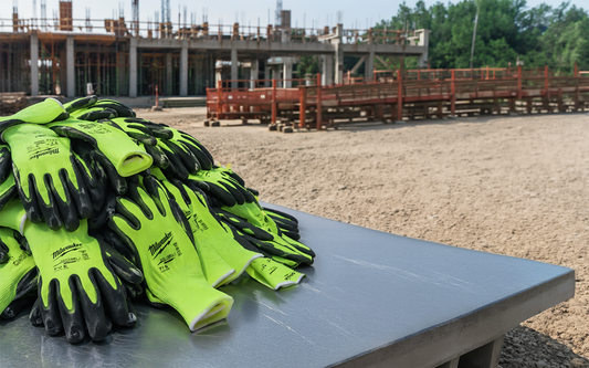 Pack 12 pares Milwaukee: Seguridad profesional por solo 26,14€