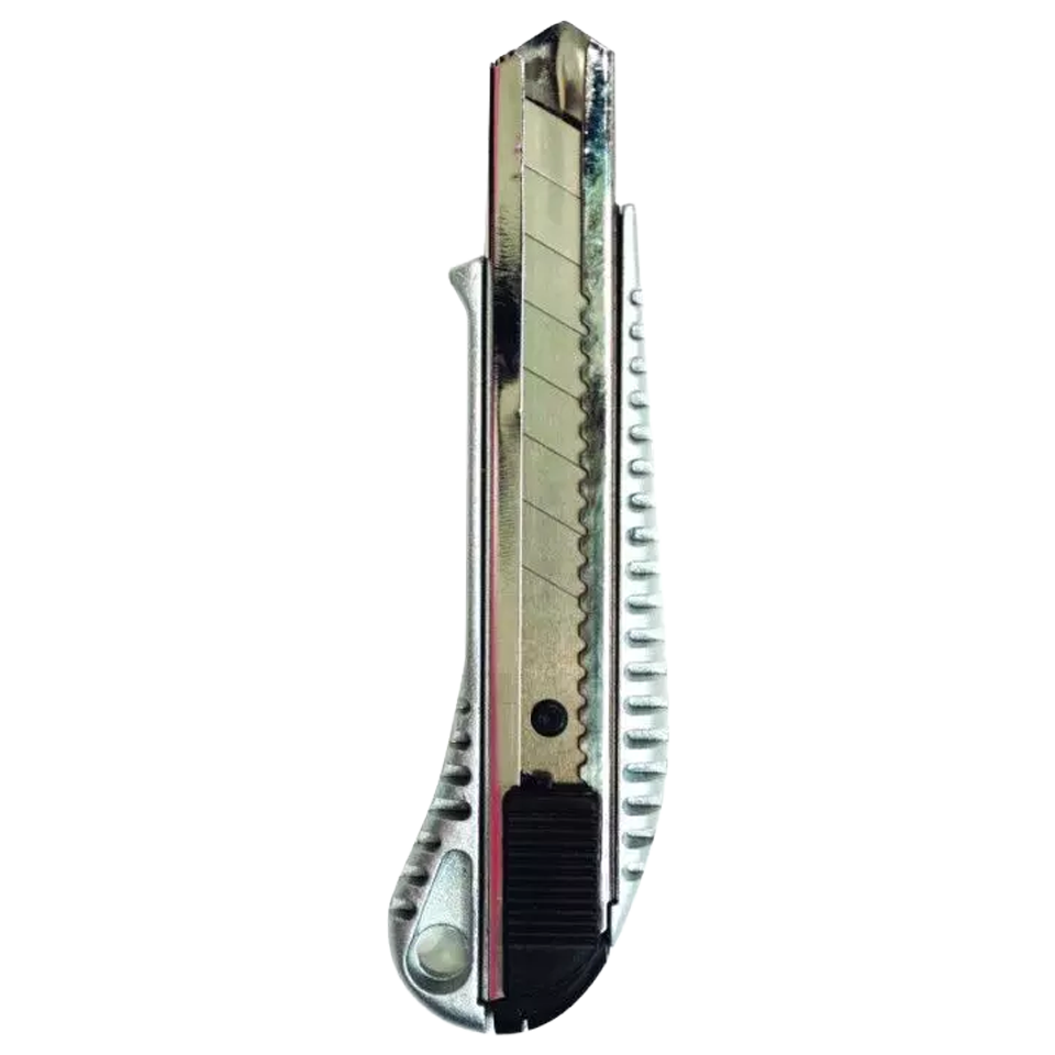 Cúter profesional de 18 mm marca Nivel con cuerpo robusto de aluminio plateado y deslizador de cuchilla con sistema de autobloqueo.