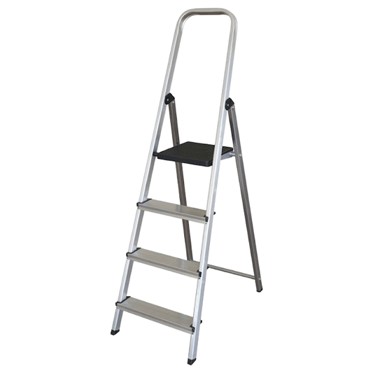 Escalera de aluminio Ambit de 4 peldaños abierta, mostrando su estructura estable y plataforma superior.