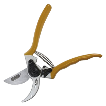 Detalle de los mangos ergonómicos y mecanismo de apertura de la tijera Ironside.