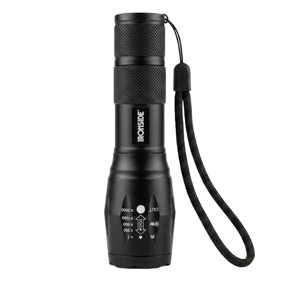 Linterna de mano negra Ironside con cabezal ajustable para zoom y botón de encendido trasero.