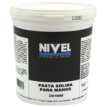 Primer plano de la pasta cremosa lavamanos Nivel, mostrando su consistencia ideal para el arrastre de suciedad pesada.