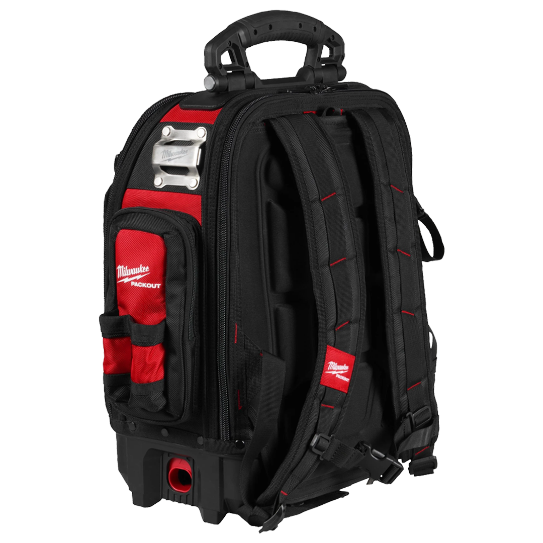 Base rigida con huella PACKOUT en mochila de herramientas Milwaukee.