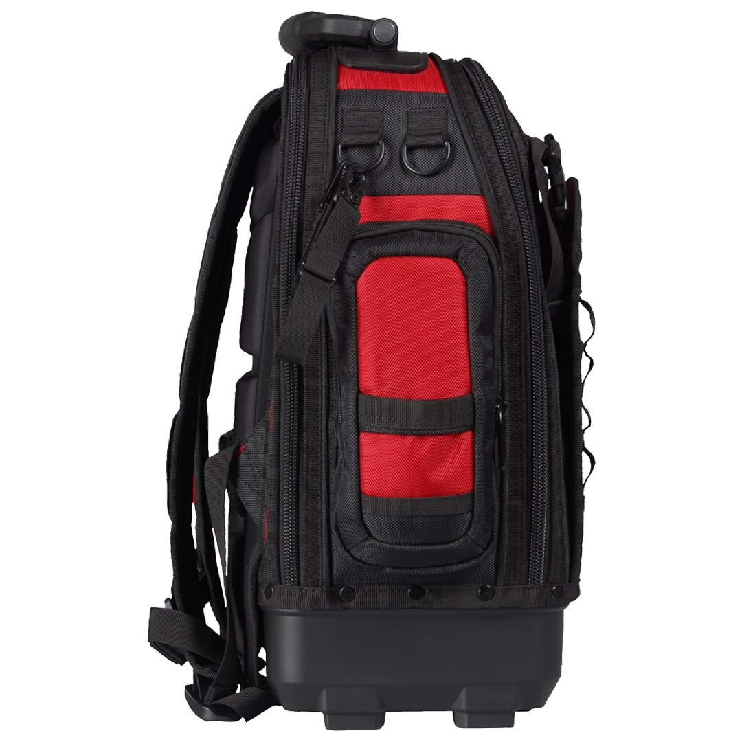 Base rigida con huella PACKOUT en mochila de herramientas Milwaukee.