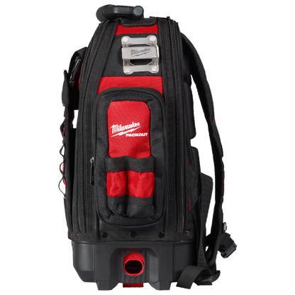 Mochila portaherramientas de tejido balistico Milwaukee PACKOUT con correas acolchadas.