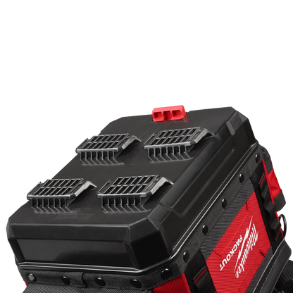 Detalle de la base modular PACKOUT de Milwaukee.