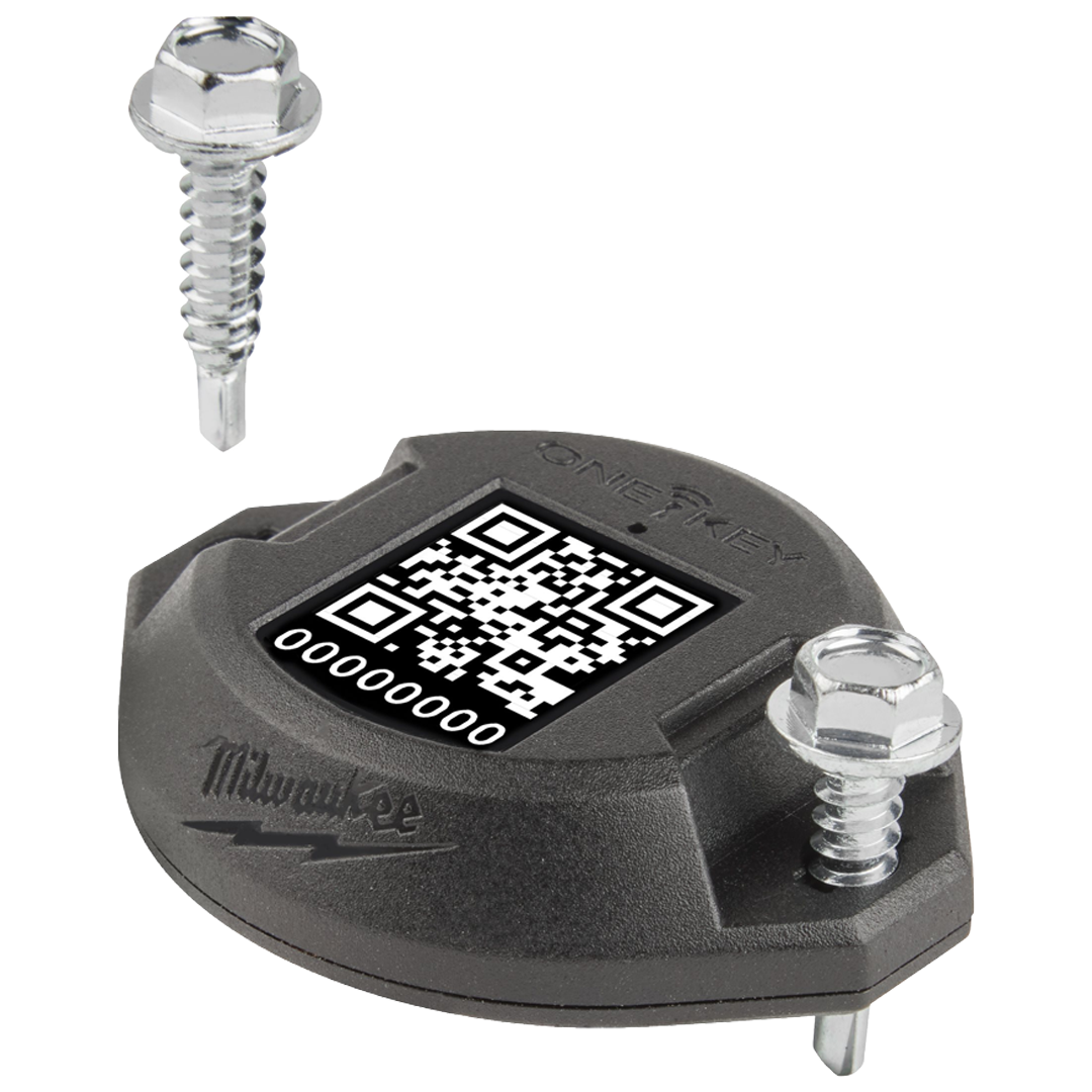 Dispositivo de seguimiento Milwaukee ONE-KEY instalado en herramienta industrial.