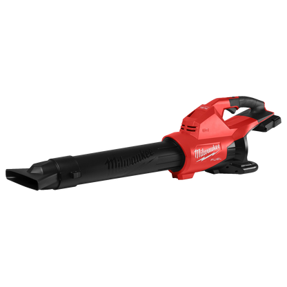 Soplador Milwaukee M18 F2BL-0 con boquilla conica instalada para limpieza