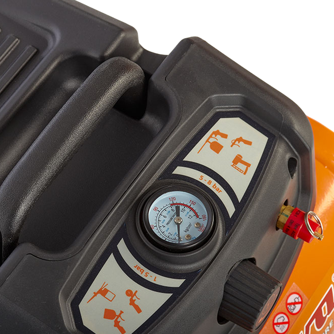 Detalle del enchufe rápido y asa ergonómica del compresor ANOVA 6L.