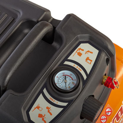 Detalle del enchufe rápido y asa ergonómica del compresor ANOVA 6L.