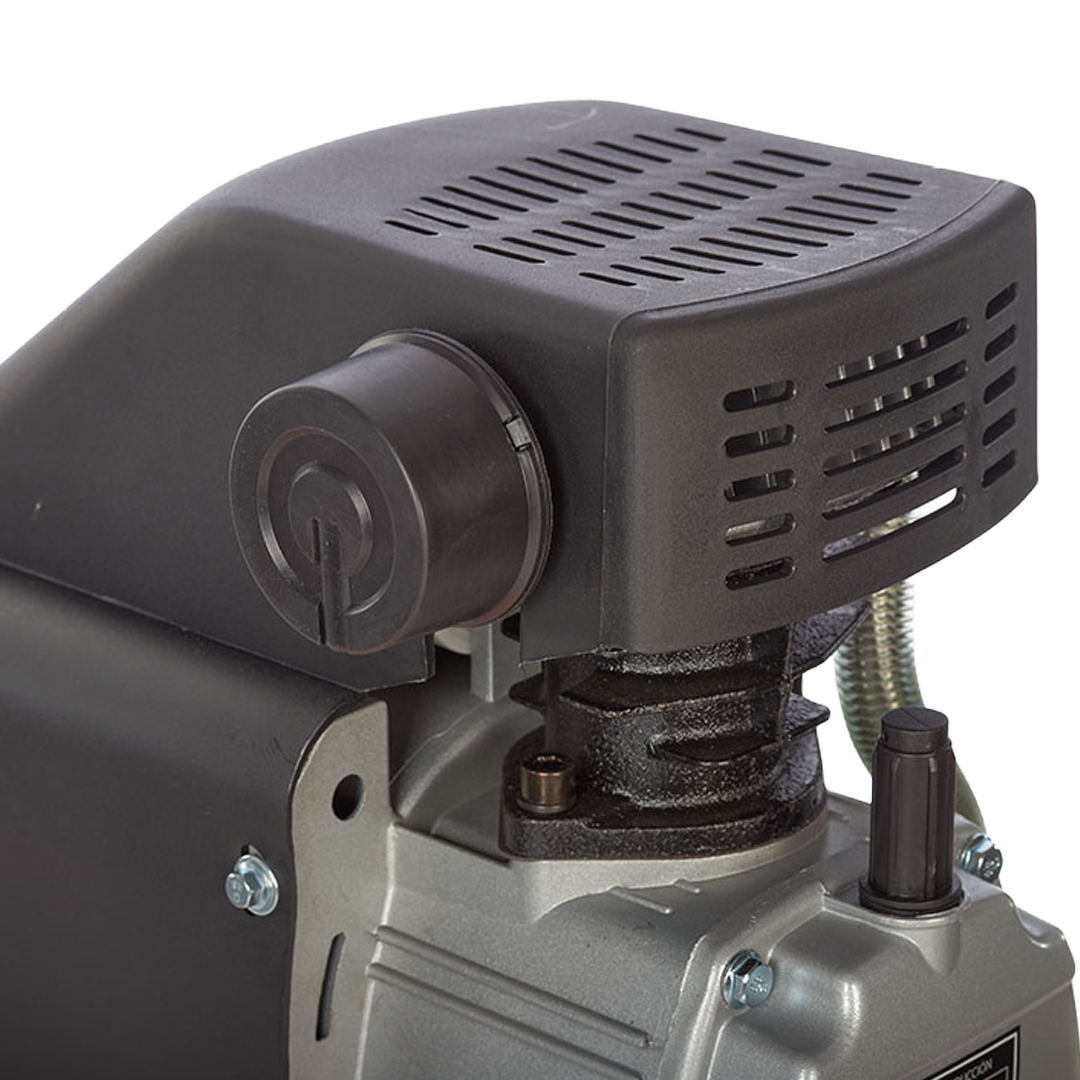 Motor electrico protegido de 1.5 kW y biela lubricada en aceite del compresor CA50.