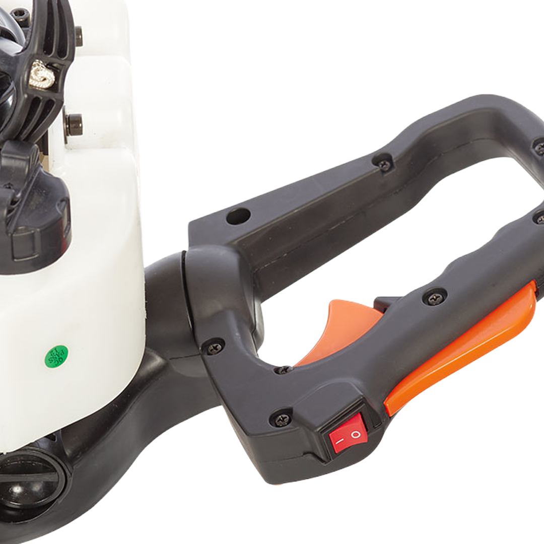 Detalle del manillar giratorio 90° ergonómico del cortasetos Anova CG2660.