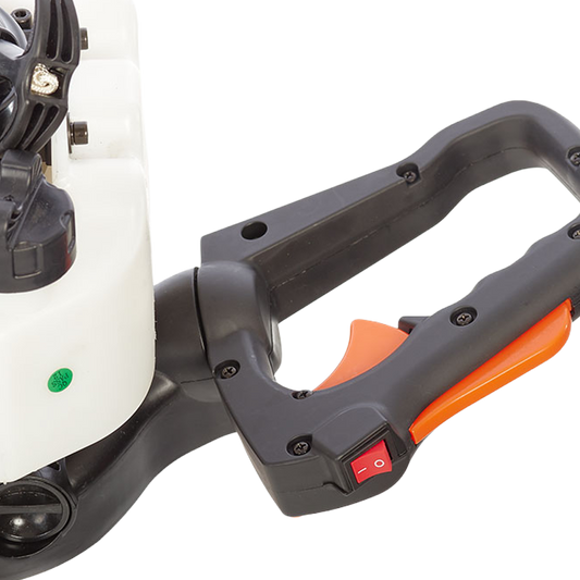 Detalle del manillar giratorio 90° ergonómico del cortasetos Anova CG2660.