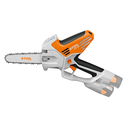 Vista de la sierra de poda STIHL GTA 40 con sus 2 baterías AS 2 y cargador AL 5-2.